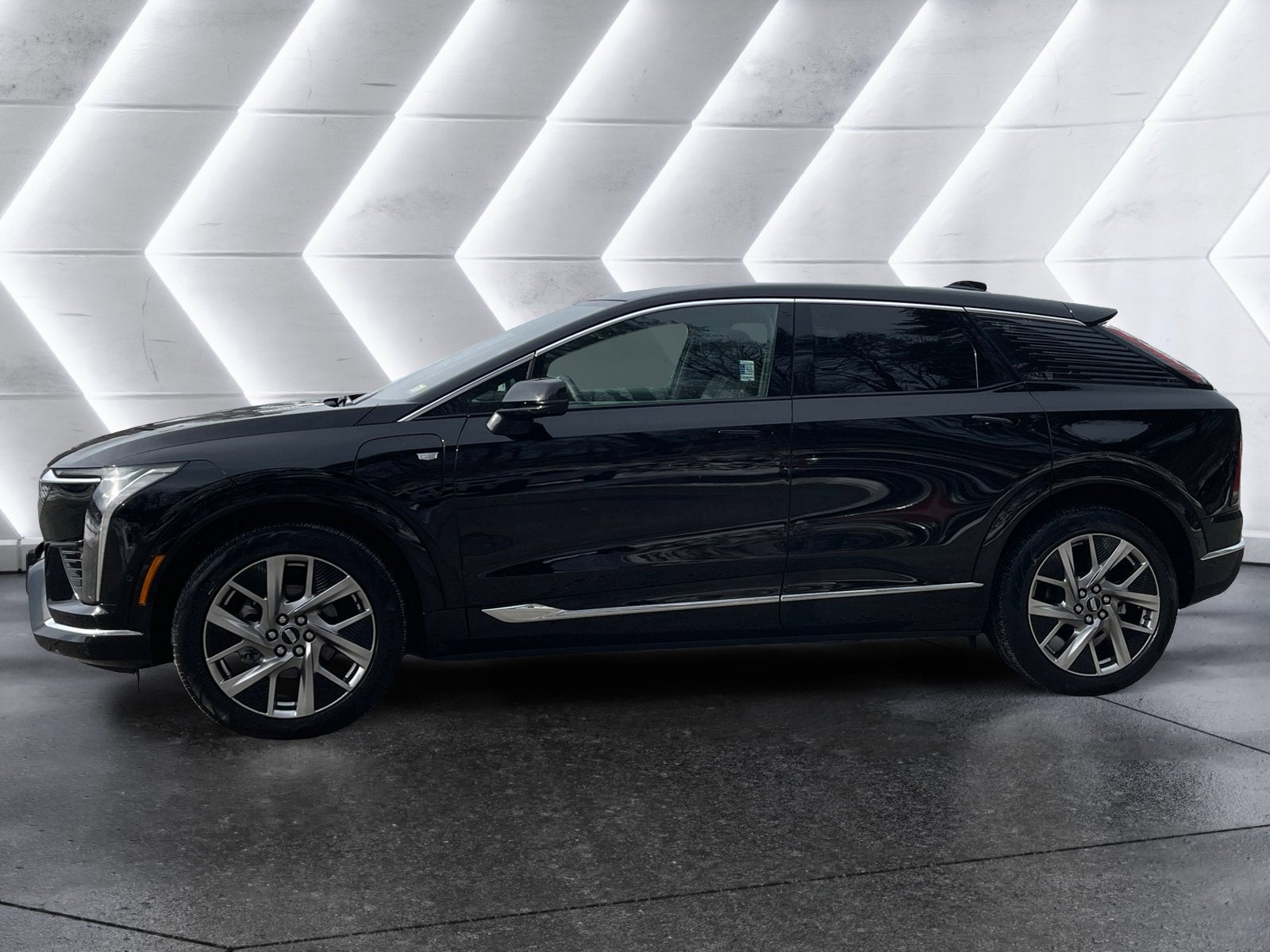 2025 Cadillac OPTIQ Luxury 2