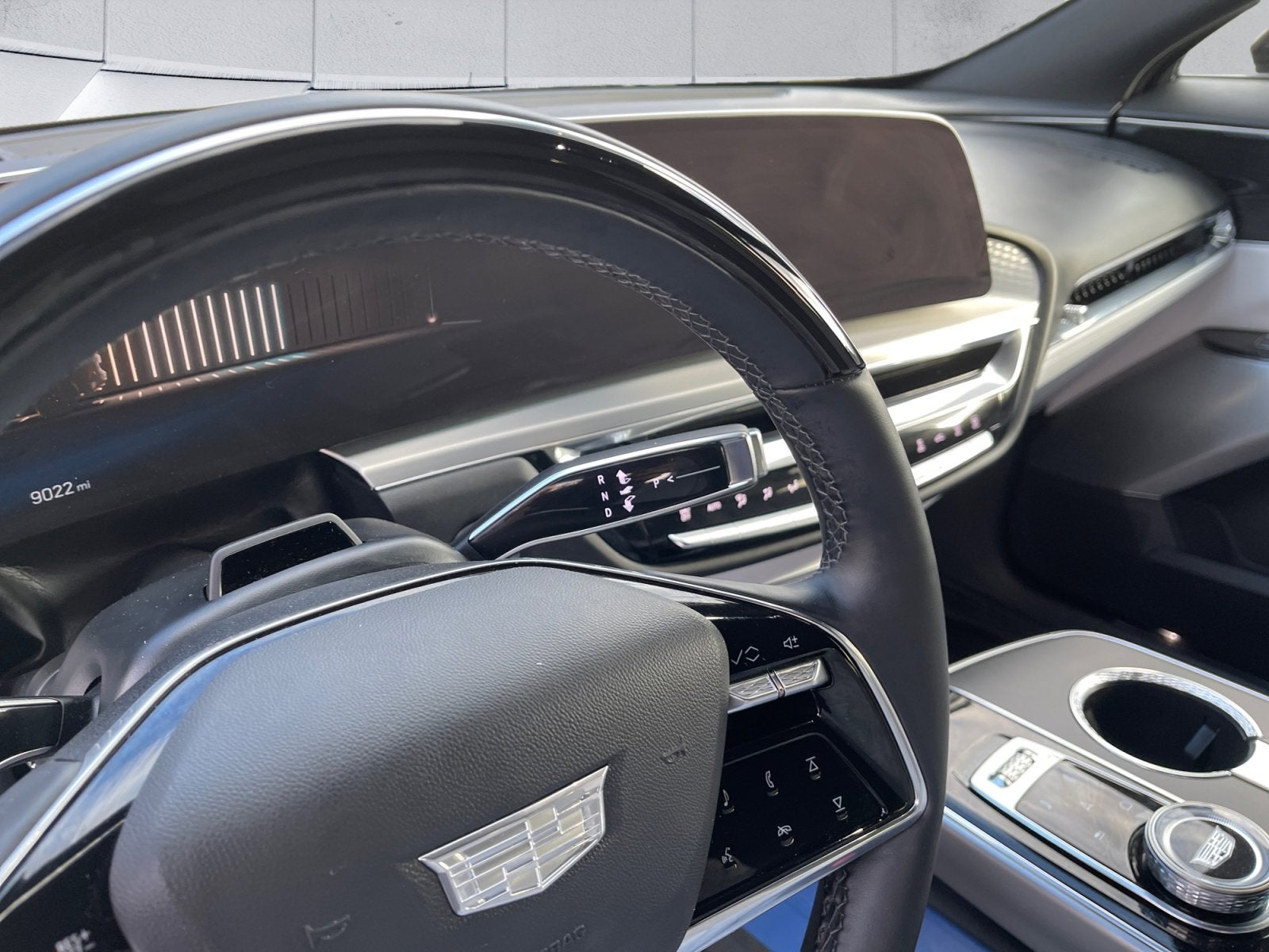 2024 Cadillac LYRIQ Luxury 2