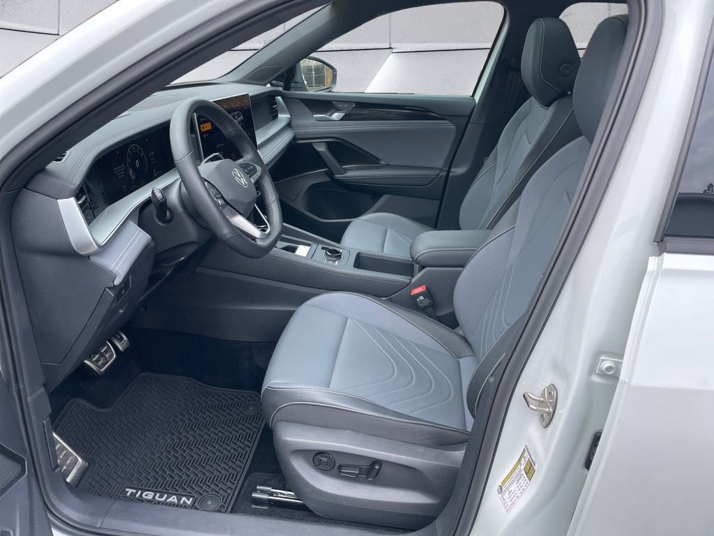 2025 Volkswagen Tiguan 2.0T SE R-Line Black
