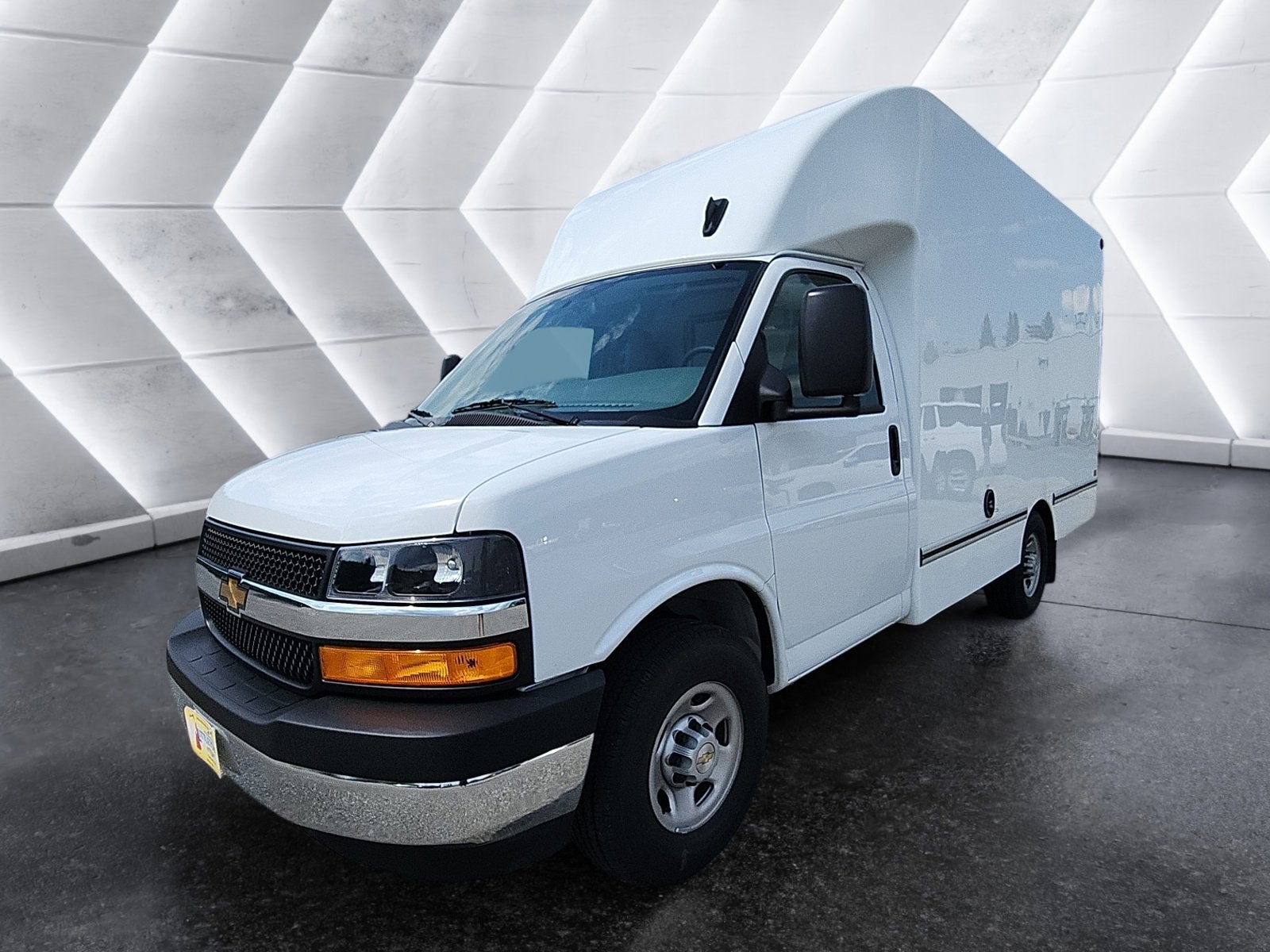 2025 Chevrolet Express Cutaway 3500 1WT 12 Ft. Unicell Aerocell Box