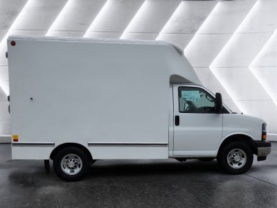 2025 Chevrolet Express Cutaway 3500 1WT 10 Ft Unicell Aerocell Box