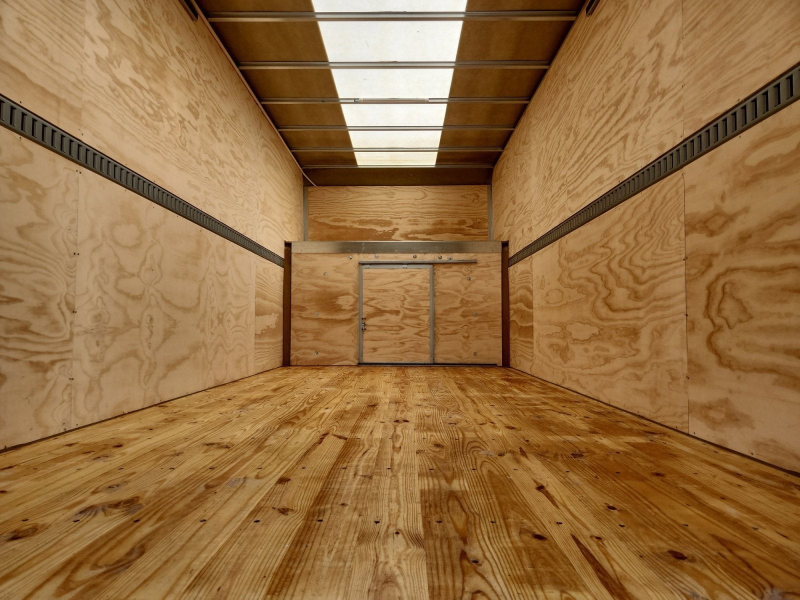 2025 Chevrolet Express Cutaway 4500 2WT Unicell Box Van