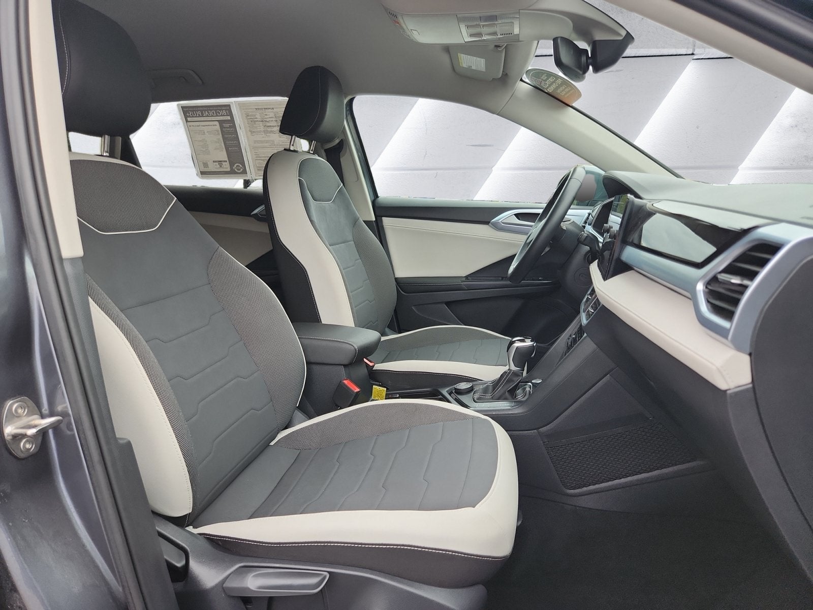 2025 Volkswagen Taos SE