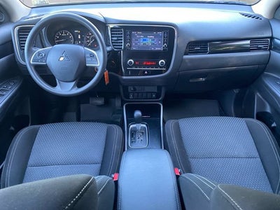 2020 Mitsubishi Outlander Base