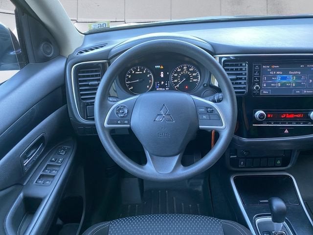 2020 Mitsubishi Outlander Base