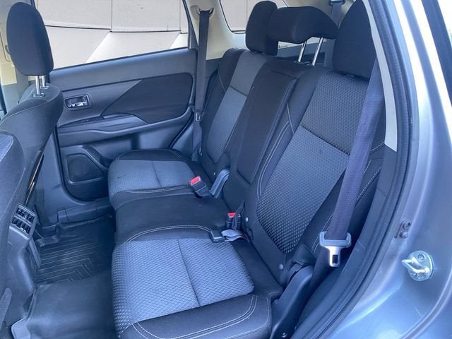 2020 Mitsubishi Outlander Base