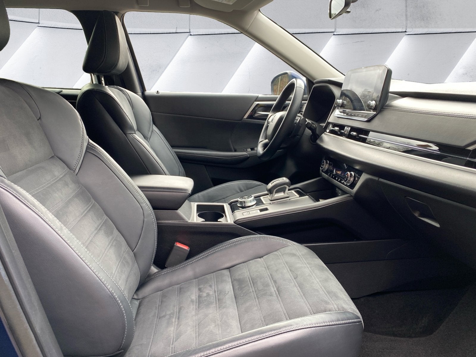 2022 Mitsubishi Outlander Base