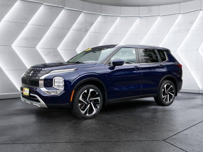 2022 Mitsubishi Outlander Base