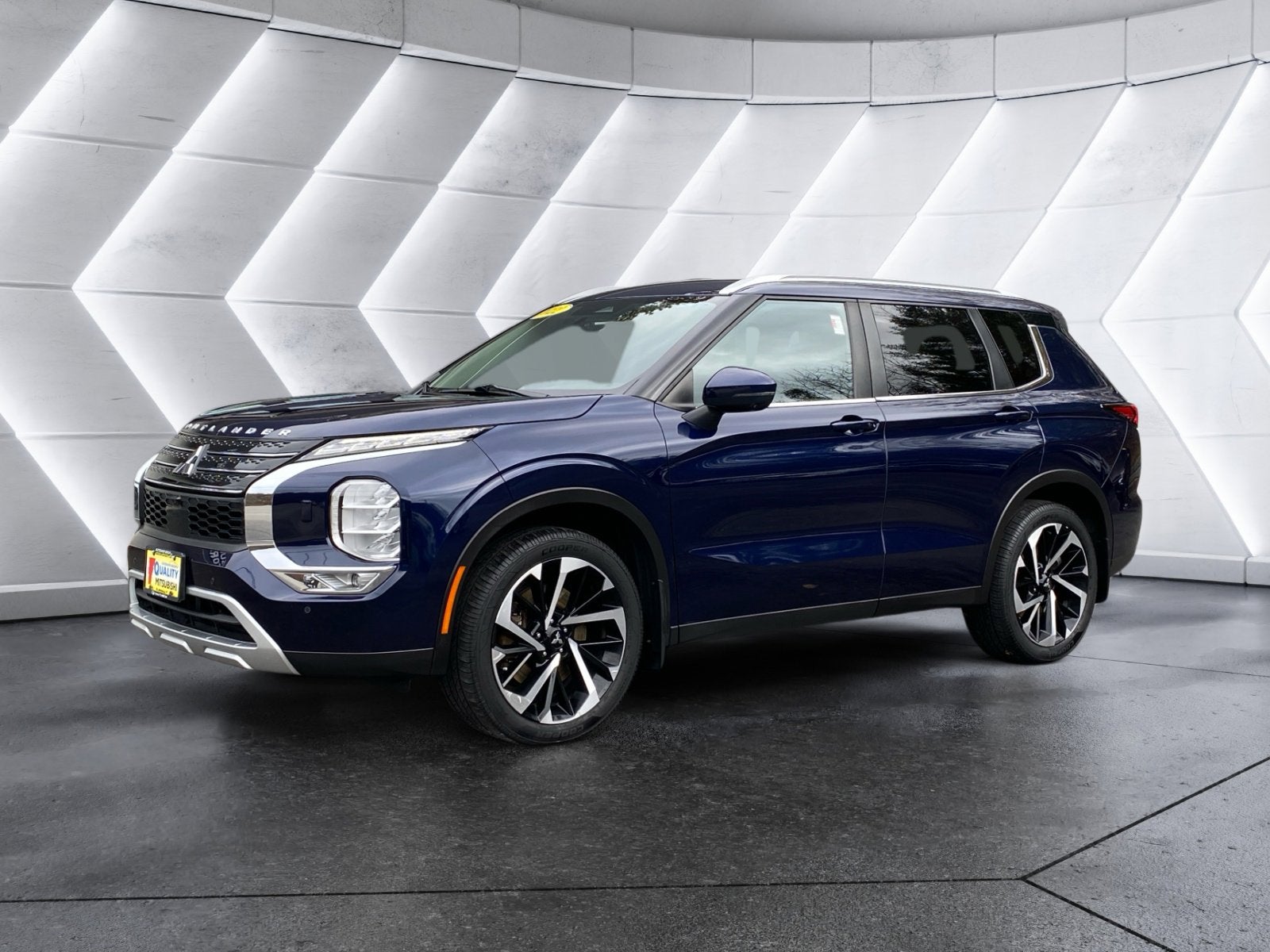 2022 Mitsubishi Outlander Base