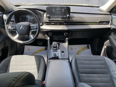 2022 Mitsubishi Outlander Base