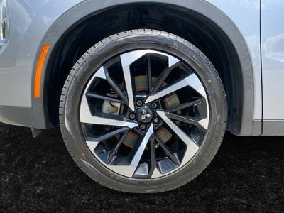 2022 Mitsubishi Outlander Base