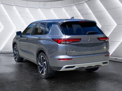 2023 Mitsubishi Outlander Base
