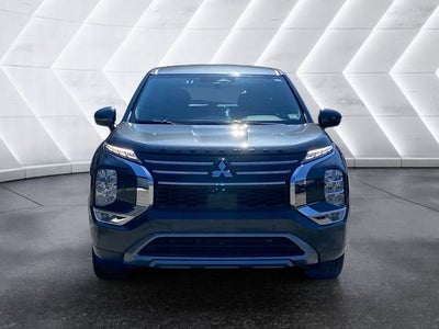 2025 Mitsubishi Outlander Base