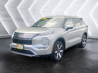 2025 Mitsubishi Outlander Base