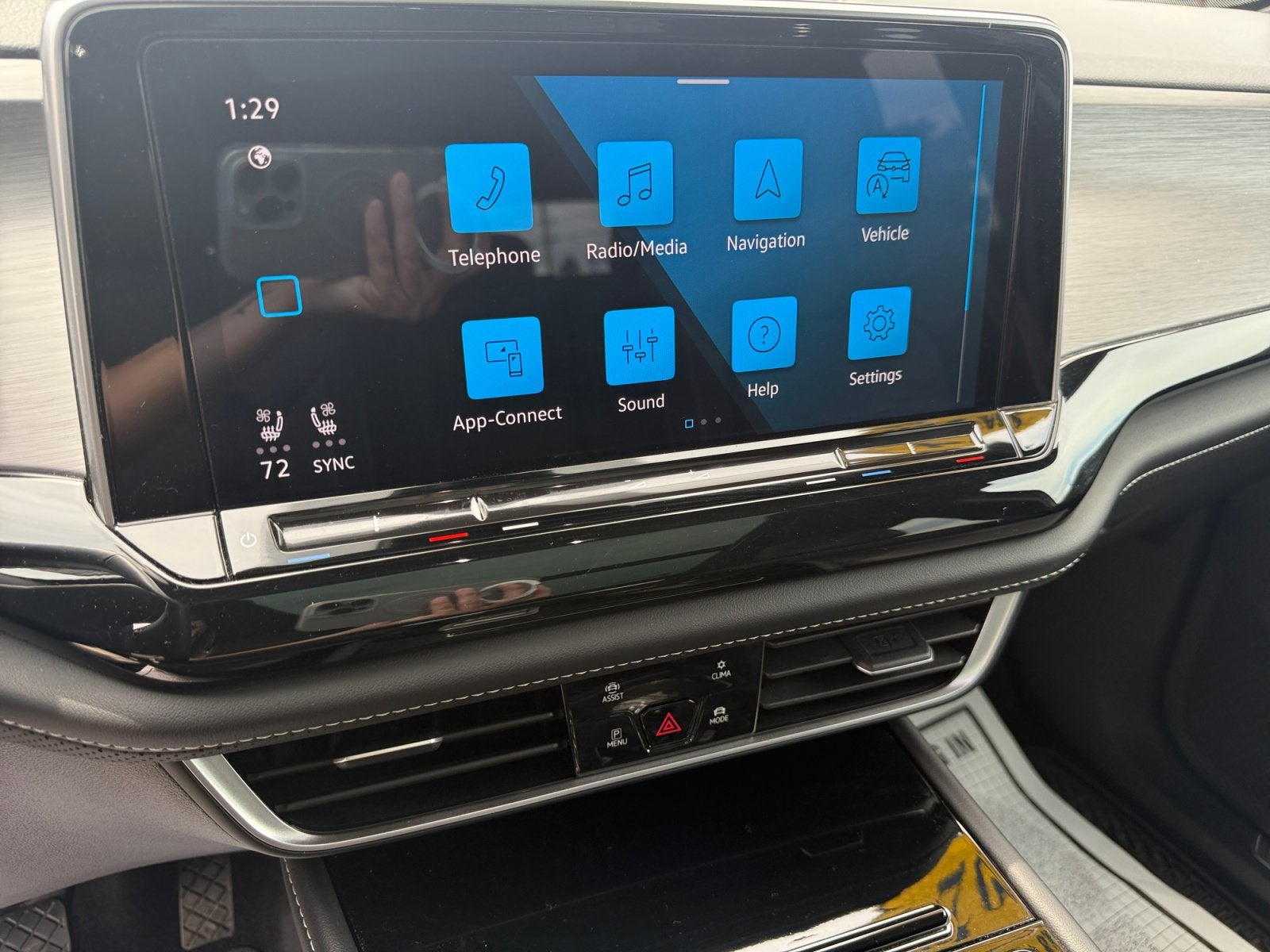 2024 Volkswagen Atlas Cross Sport 2.0T SE w/Technology