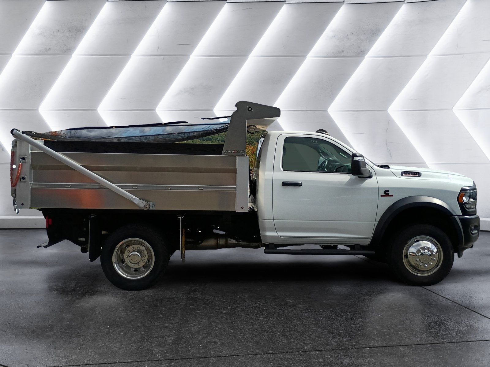 2023 RAM 5500 Chassis Cab Tradesman 60" CA DuraMag Dump