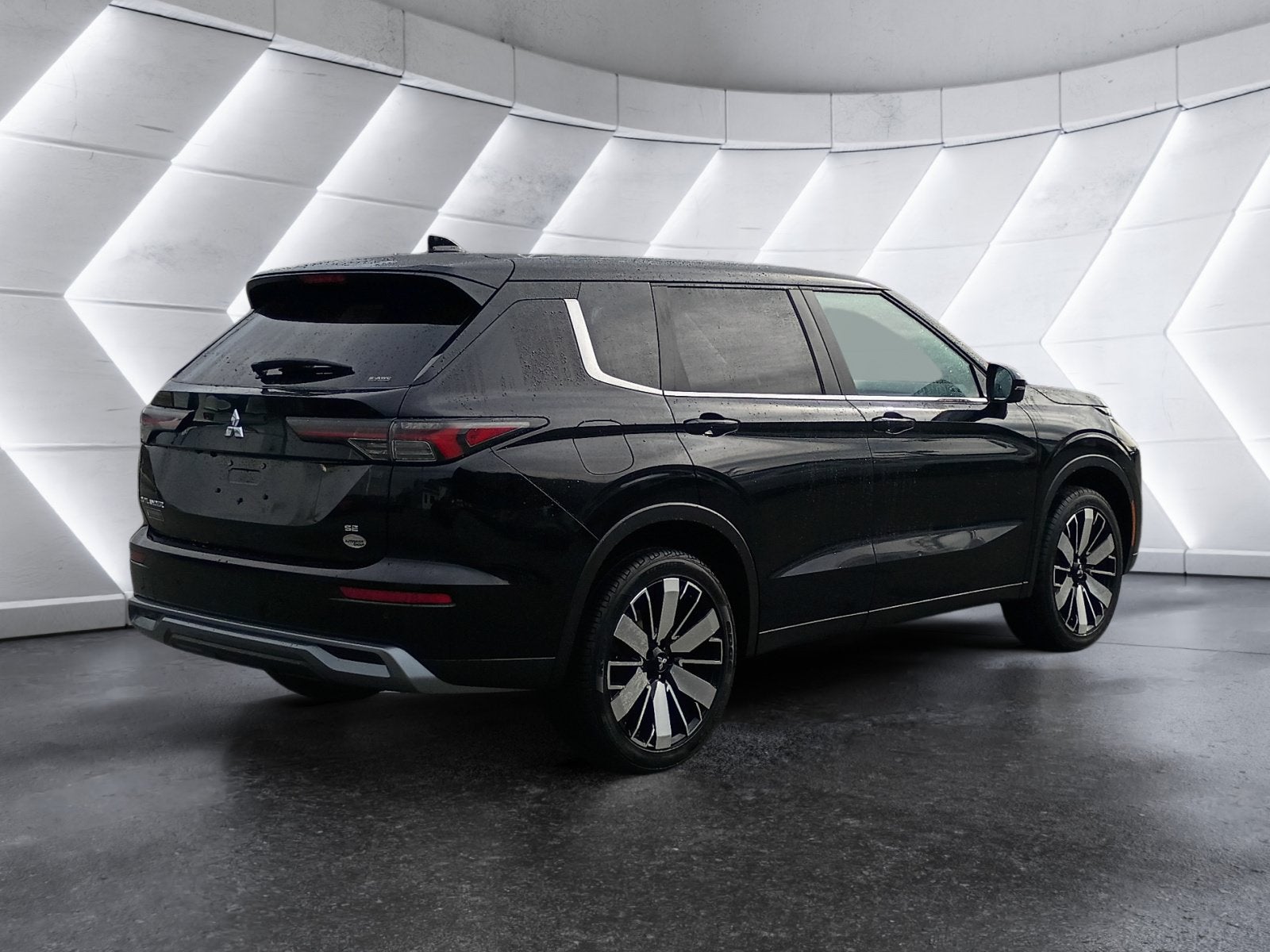 2025 Mitsubishi Outlander Base