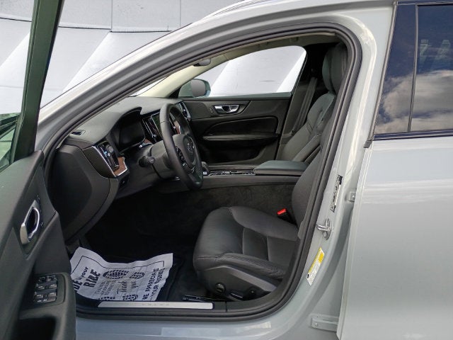 2025 Volvo V60 Cross Country B5 Plus