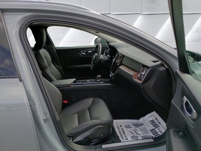 2025 Volvo V60 Cross Country B5 Plus