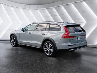2025 Volvo V60 Cross Country B5 Plus