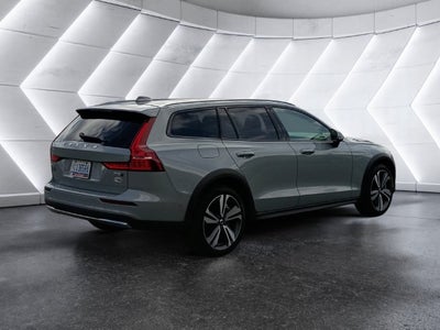 2025 Volvo V60 Cross Country B5 Plus